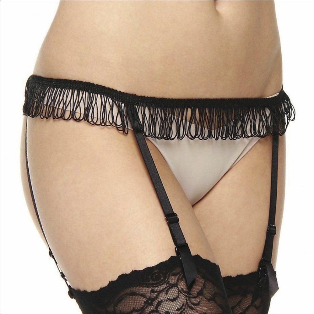 HANKY PANKY FRINGED GARTER BELT BLACK LARGE BLACK NWOT